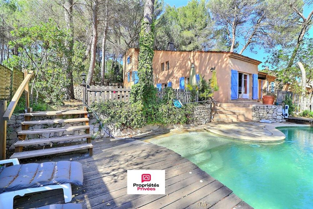 Maison Ventabren 9 pièces 205 m2 - piscine, double garage sur terrain de 2020 m2