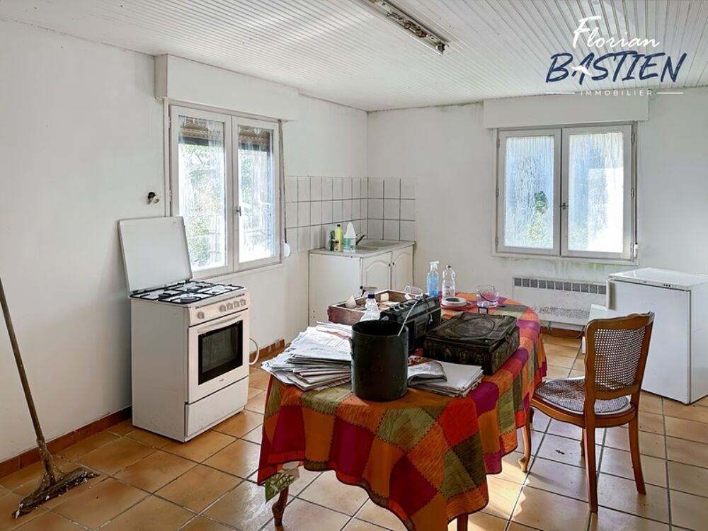 Vente Maison Propriété avec maison plain pied et bâtiment de 750m² sur un terrain de plus de 3 hectares La sentinelle