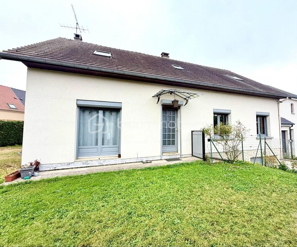 Maison à rafraichir / 5 Chambres / Sous-Sol Total