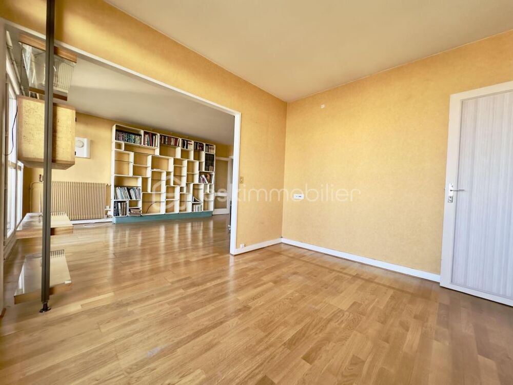À VENDRE  Spacieux appartement T5 avec balcon  STAINS (93240)