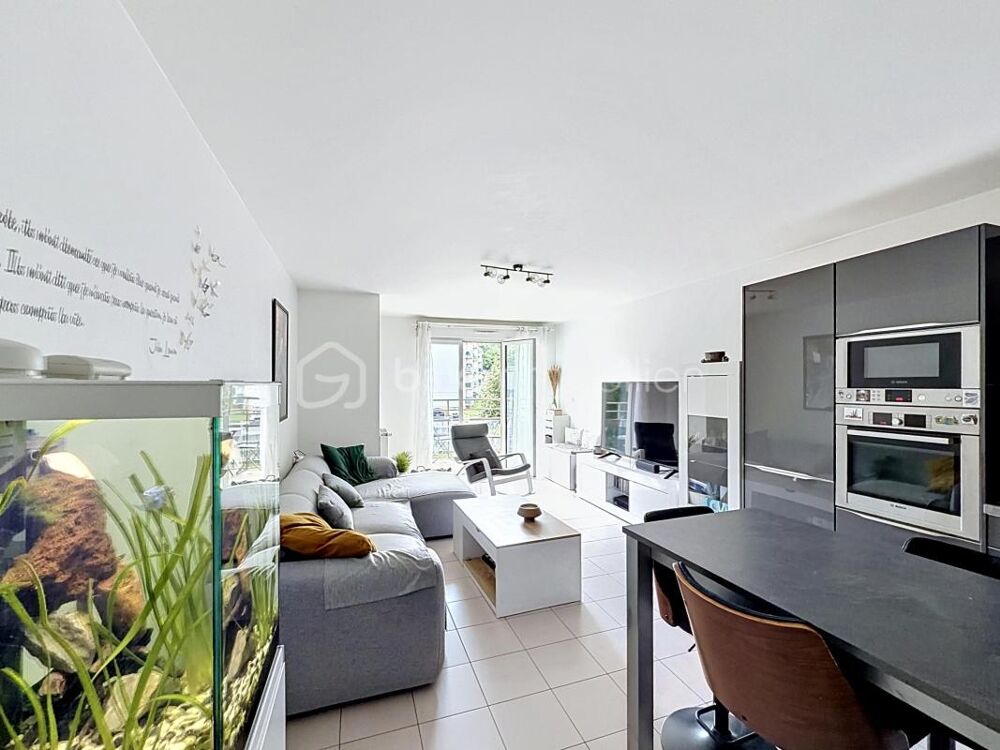 Exclusivité - Bel appartement 3 pièces avec balcon et parking  Lumineux et sans travaux