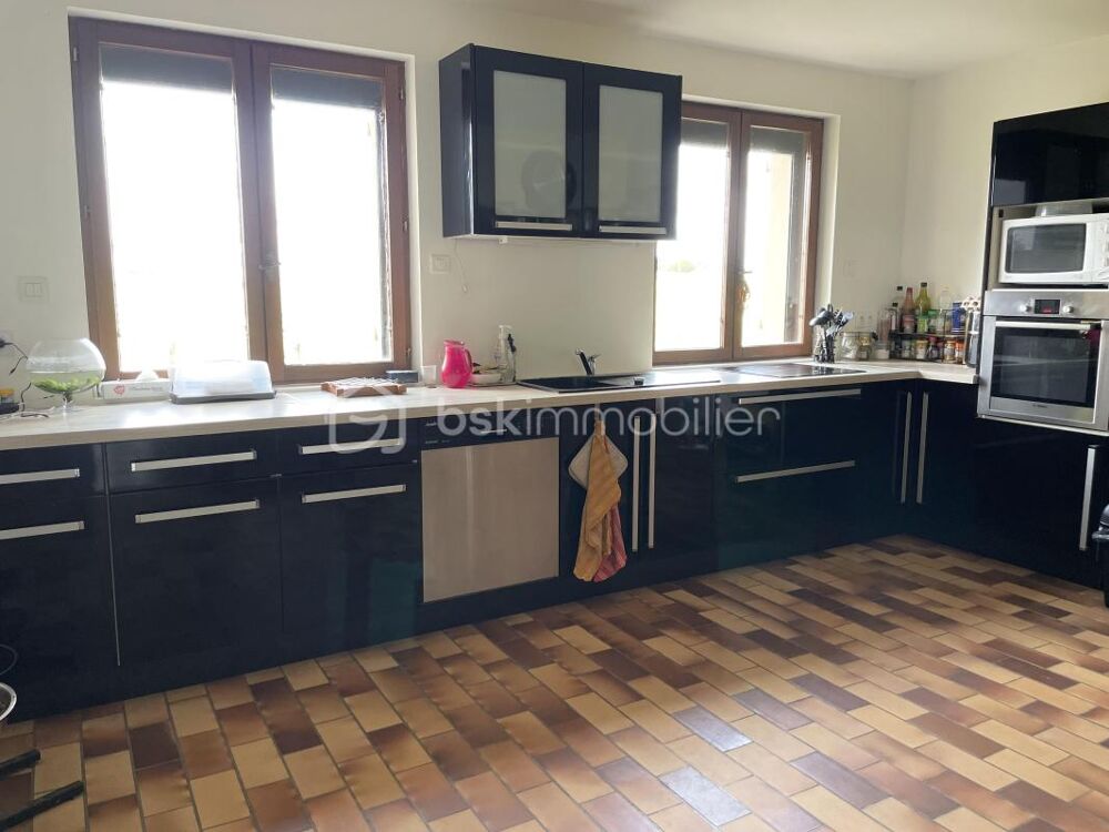 Vente Maison Maison familiale de 176 m2 sur un magnifique terrain arboré de 6000 m2 Villeneuve sur yonne
