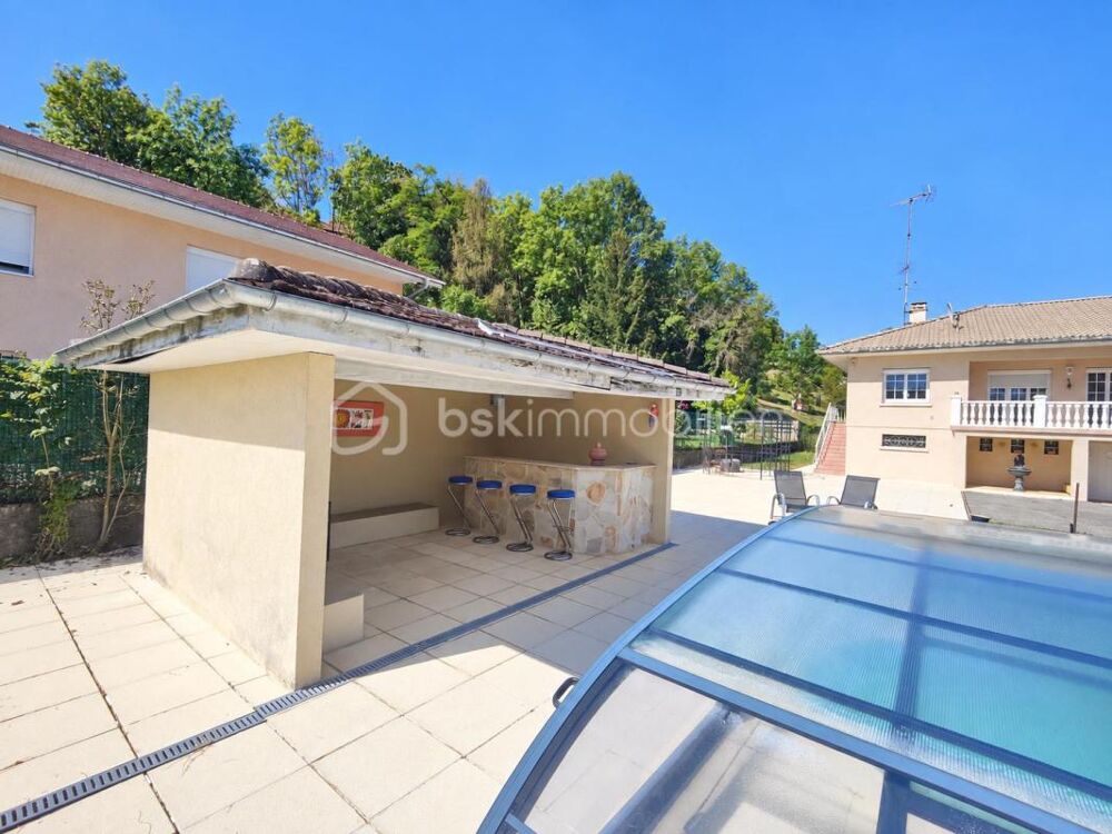 Maison avec piscine  143m2 habitables  Terrain de 1 600 m²  Cranves-Sales