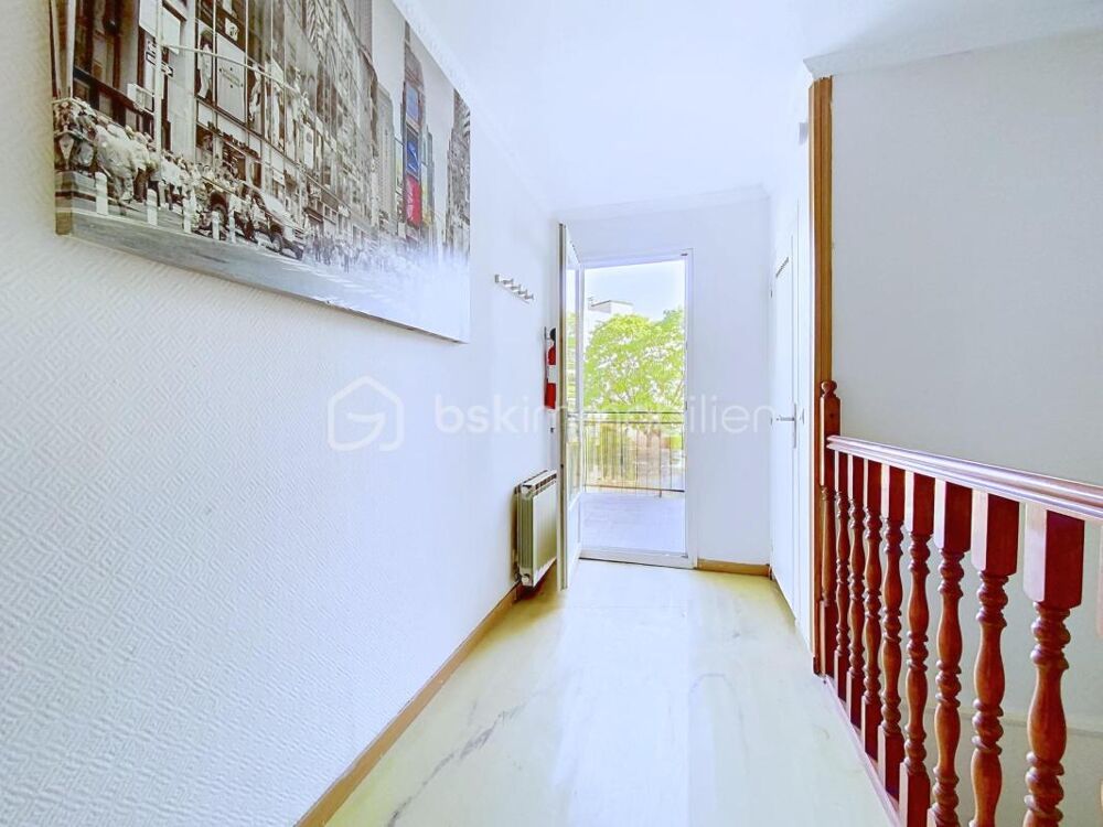 Vente Maison Maison F7 située à Villeparisis avec 1 pièce en sous-sol, 3 salles de bain, 1 jardin et 1 terrasse Villeparisis