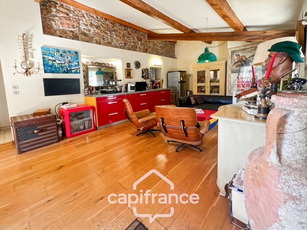 Vente Maison Maison à vendre 6 pièces HYERES (83) - Charme de l'ancien - 4 chambres - 200m2 habitables - Piscine - possibilité 2 appartements Hyeres