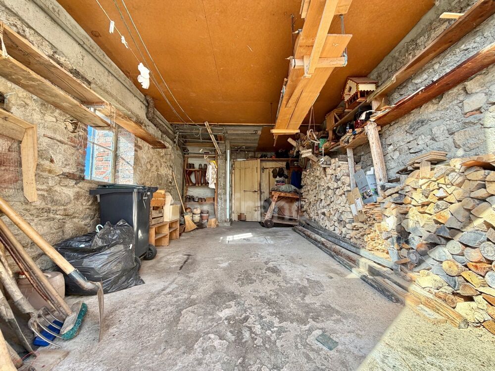 Vente Maison Maison de village 185 m² – 6 chambres – 120 m² de combles aménageables – terrain 208 m² déporté Saint priest la prugne