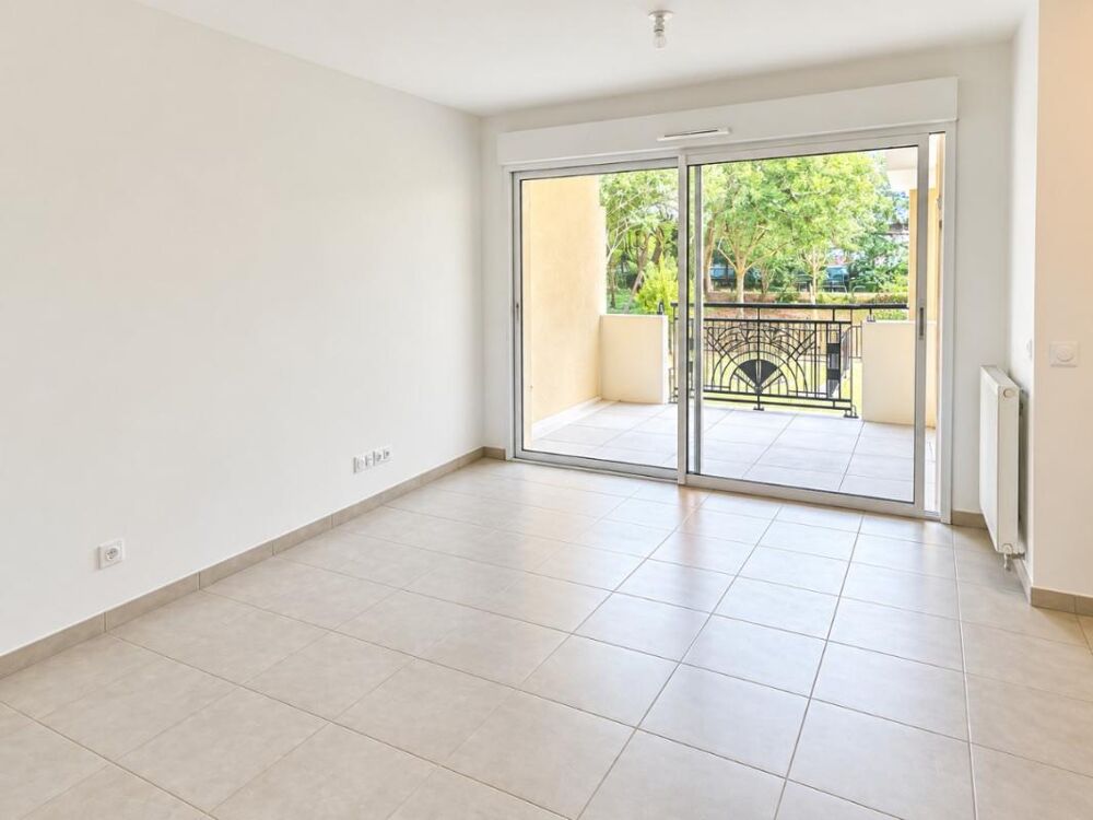 T2 avec parking et terrasse à TOULON
