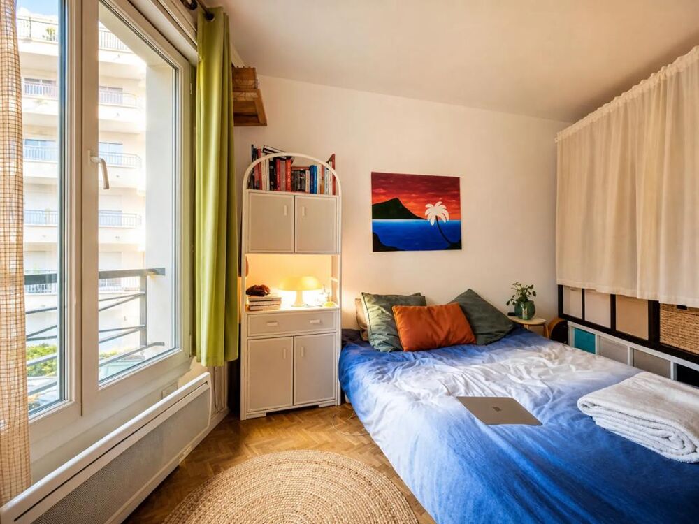 STUDIO DANS IMMEUBLE RECENT EN PLEIN CENTRE DES LILAS - 27,61 M2