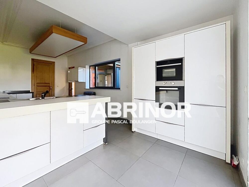 Maison Bourgeoise 6 Chambres,grande pièce de vie, salle de jeux, 2 salles de bain jardin arboré