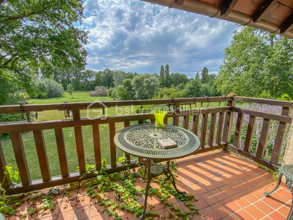  vendre  Proprit/chteau Savigneux (01480)