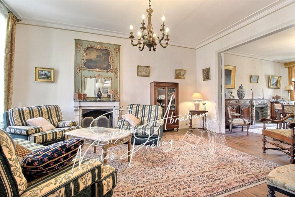 Élégante maison bourgeoise avec parc arboré au coeur de Toury