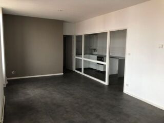  Appartement à louer 3 pièces 75 m²