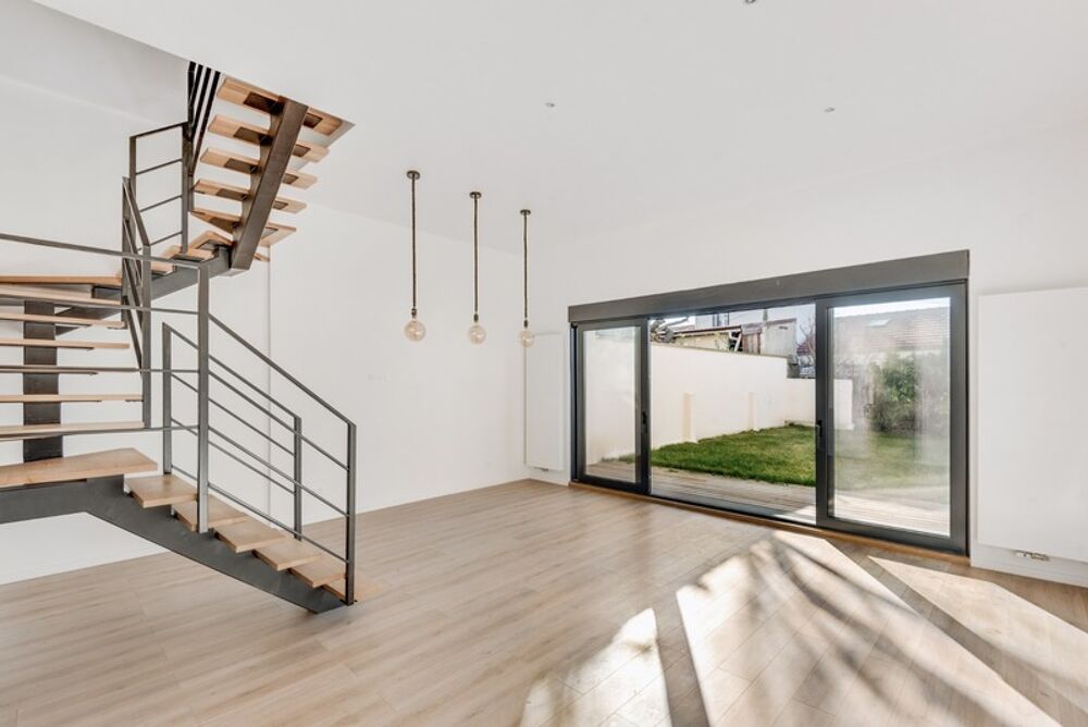 Vente Villa MAISON D'ARCHITECTE 220 M2 - 5 CHAMBRES - LUMINEUSE - TERRASSE PANORAMIQUE 40 M2 – JARDIN 310 m2 - GARAGE Nanterre