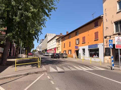 Murs commerciaux lou&eacute;s &agrave; vendre VILLEFRANCHE SUR SAONE (69) local de 129m2 environ 228000 69400 Villefranche sur saone