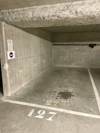  Parking / Garage  louer 1 pice 10 m