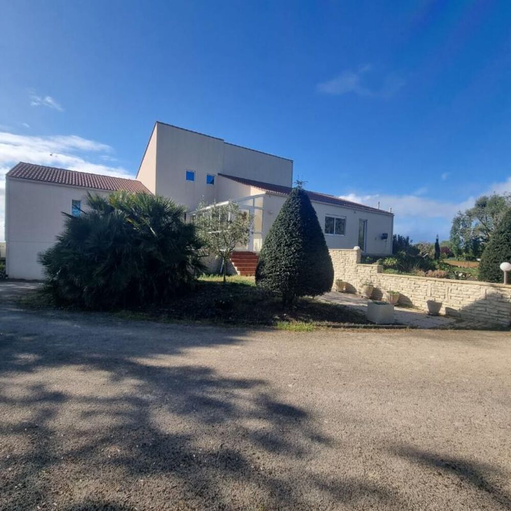 Vente Propriété/Château Maison bourgeoise La Jonchère 10 pièce(s) 307 m2 La jonchere