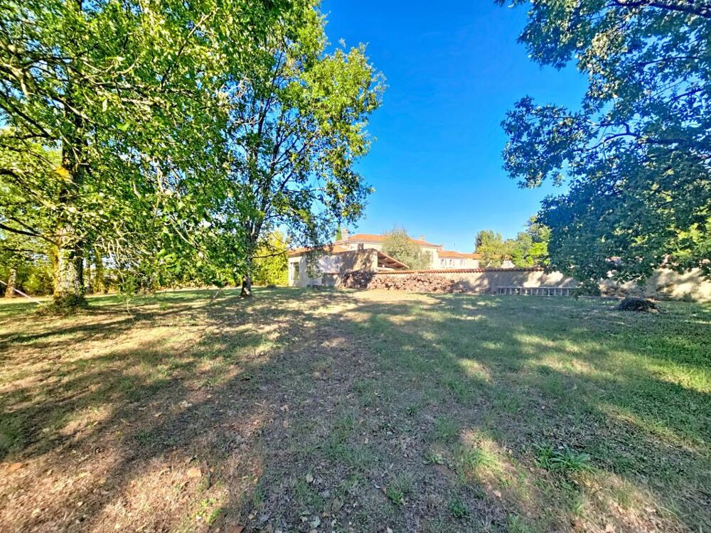 à vendre  Propriété/château Bernay-Saint-Martin (17330)