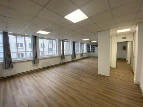 Au m&eacute;tro Guy Moquet , 132m&sup2; de bureaux &agrave; louer 5482 75017 Paris