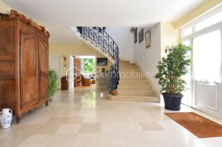  Propri�t�/ch�teau � vendre 11 pi�ces 303 m�