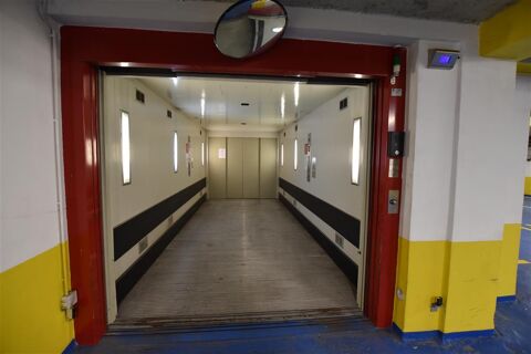  Parking / Garage  louer 281 m