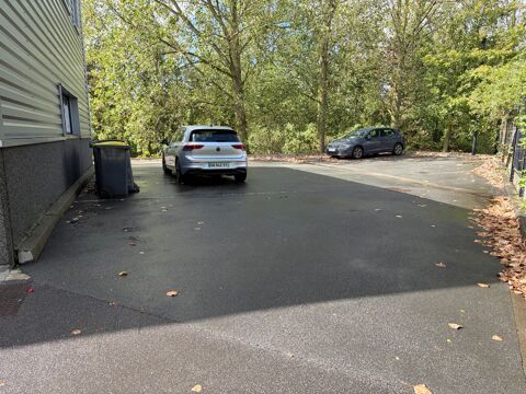   Proche de LILLE (59) - Local d'activité de 320 m2 avec 13 places de parking privatives 