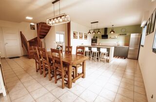  Maison à louer 6 pièces 180 m²