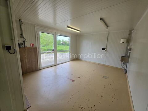   LOCAL COMMERCIAL DE 100M² AVEC STATIONNEMENTS 