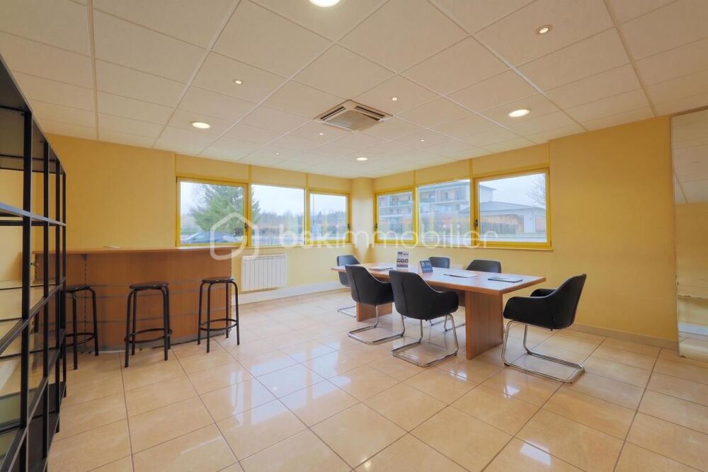   À LOUER – Bureaux Cloisonnés de 332 m² (9 Espaces) sur 2 Niveaux – Arbent (01100) Arbent