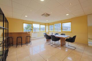   À LOUER – Bureaux Cloisonnés de 332 m² (9 Espaces) sur 2 Niveaux – Arbent (01100) Arbent