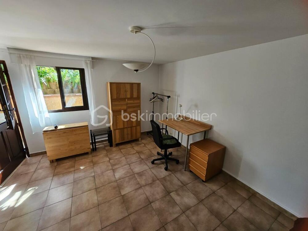 Location Appartement Titre : Studio meublé 30 m² en bas de villa - Proche Hôpital, Facs & Bus - Calme Aix en provence