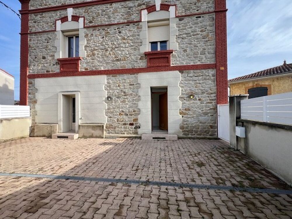 Vente Appartement À saisir – Rare sur le secteur ! Appartement T2 en rez-de-jardin avec cour privative À deux pas du centre-ville de Roche-la-Moli Roche la moliere