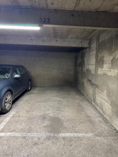  Parking / Garage � louer 