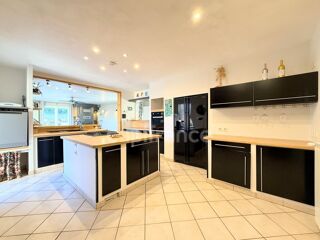  Maison  vendre 9 pices 211 m