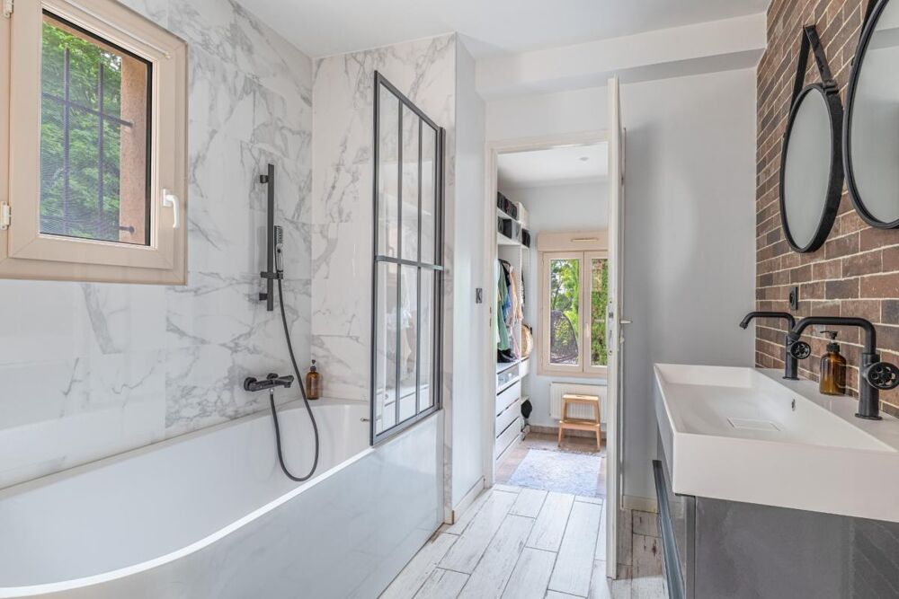 Vente Villa 69110 SAINT FOY LES LYON - MAISON + APPARTEMENT - PISCINE - GARAGE - JARDIN - VUE PANORAMIQUE - PROCHE DES COMMODITES - CALME Sainte foy les lyon