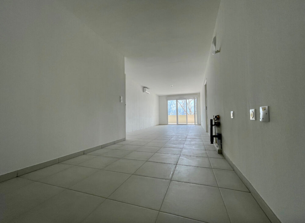 Très beau 3 pièces de 72 m² avec terrasse de 21 m², un double stationnement et une cave