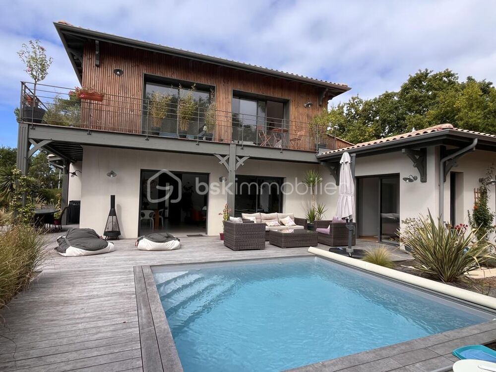 Vente Maison VILLA D'EXCEPTION À SOULAC-SUR-MER – À 400 MÈTRES DE L'OCÉAN Soulac sur mer
