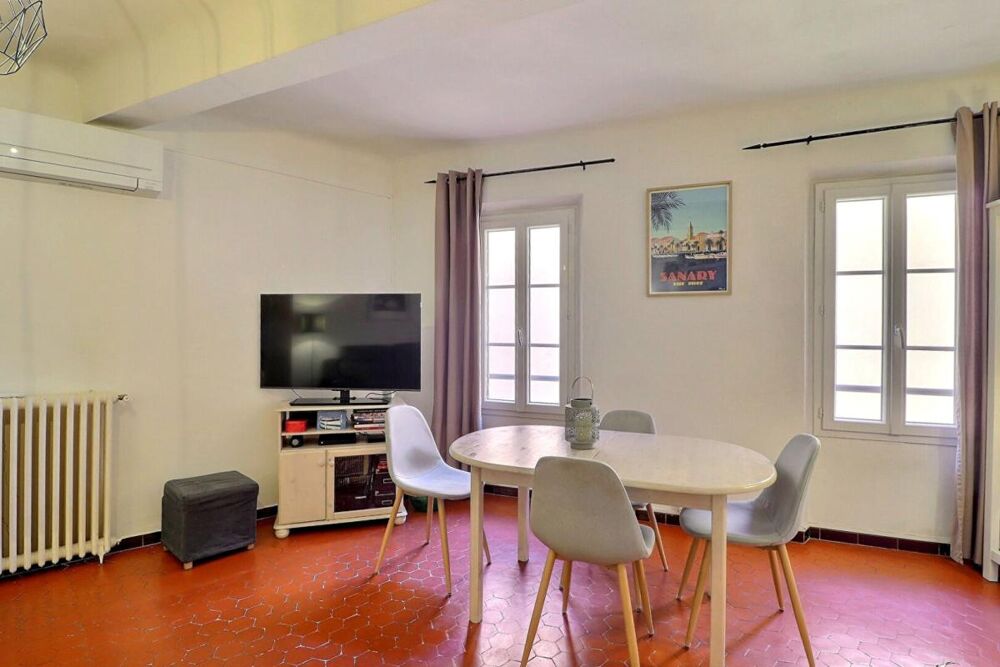 CENTRE VILLE SANARY SUR MER - APPARTEMENT DE TYPE 3 -