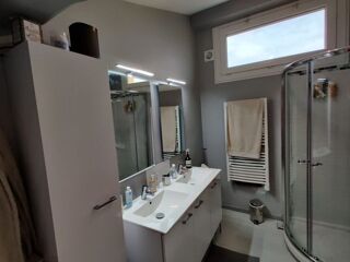  Appartement à louer 3 pièces 80 m²