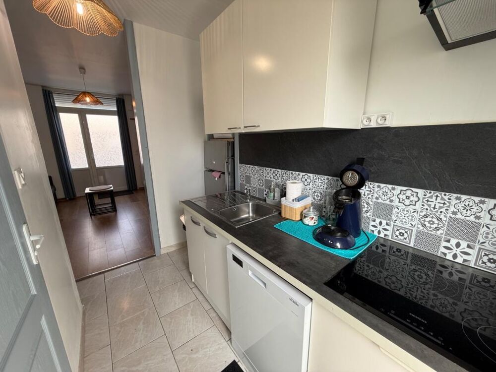 À 300 m de la plage, appartement 2 chambres entièrement rénové et vendu meublé