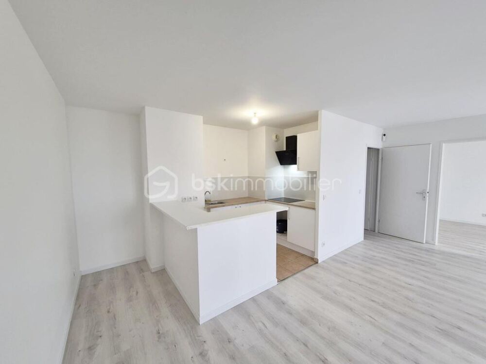 Vente Appartement COUP DE COEUR ! 2 PIÈCES RÉNOVÉ AVEC BALCON, PARKING ET DPE C – RÉSIDENCE VILLA DES POÈTES Bobigny