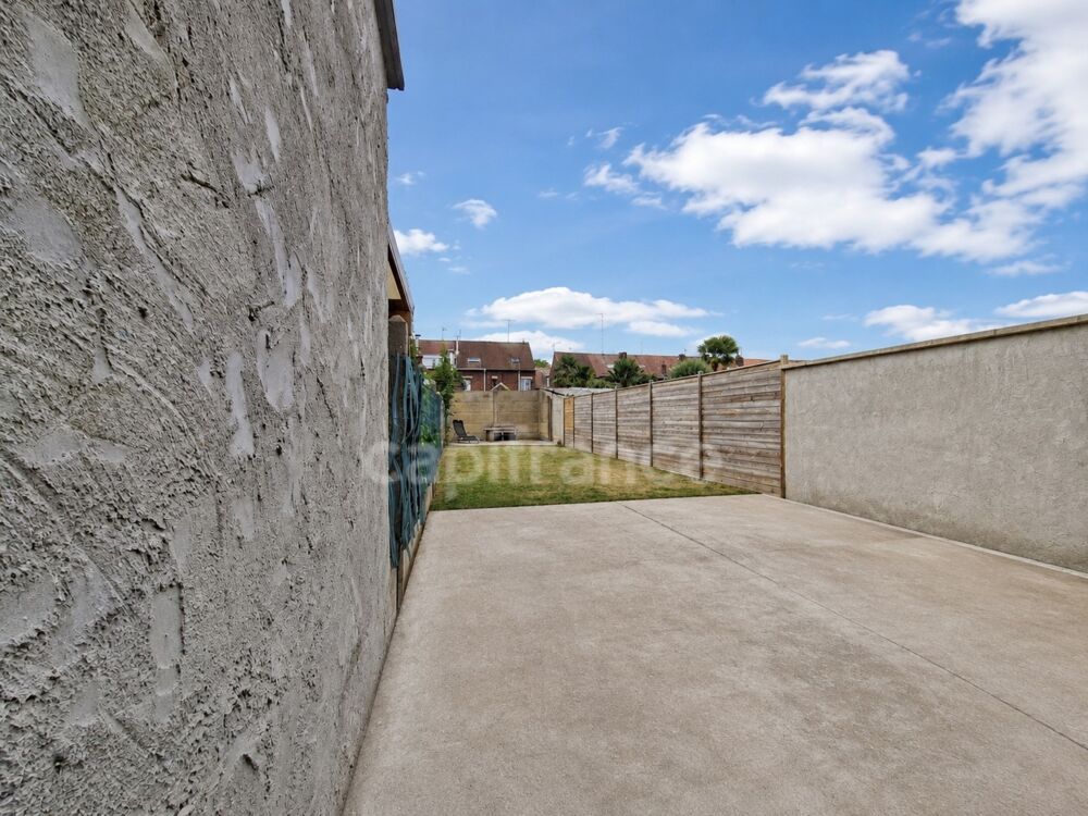 Tourcoing  Maison coup de coeur rénovée avec jardin et 3 chambres