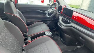 500 118 43 kWh Red - Automatique 2022 occasion 44310 Saint Lumine De Coutais