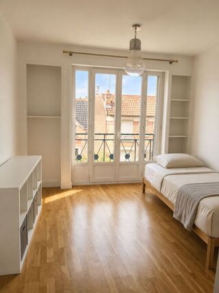  Appartement à louer 5 pièces 117 m²
