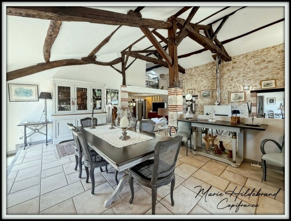 Maison en pierre de plus de 210m² - 5 chambres - jardin, piscine, dépendances - 3600m²