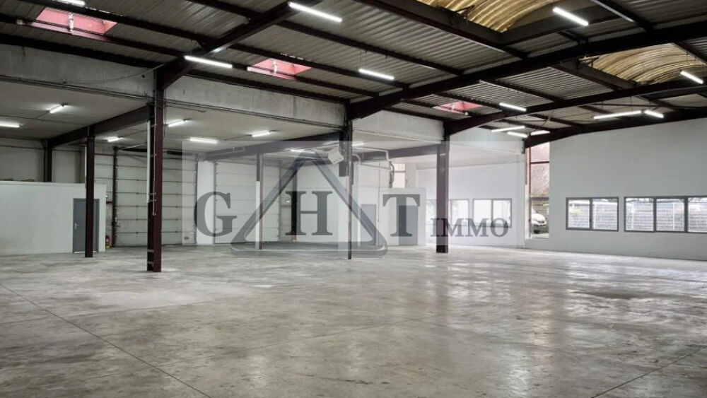   A LOUER -  1044 M² - ENTREPOT ET BUREAUX - LE BLANC MESNIL 