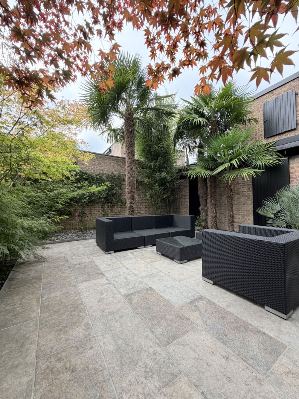Maison semi-plain-pied de 107 m² avec vue sur le lac du château  Charme, confort et élégance contemporaine