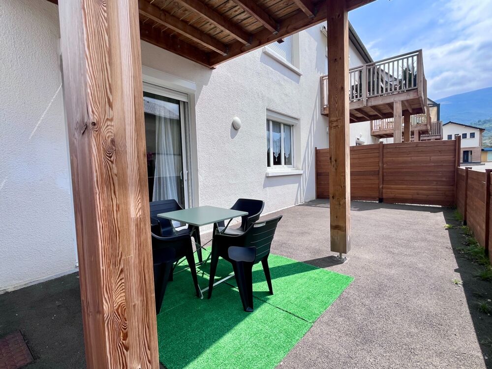 ARGELES GAZOST Appartement T3 traversant rénové avec grande terrasse, parking et cave