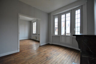  Appartement à louer 3 pièces 77 m²