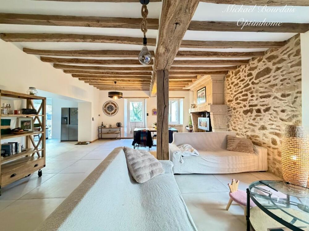 Maison de Maître XIXe  220 m²  1,6 ha  Dépendances & Installations Équestres  Environnement Préservé