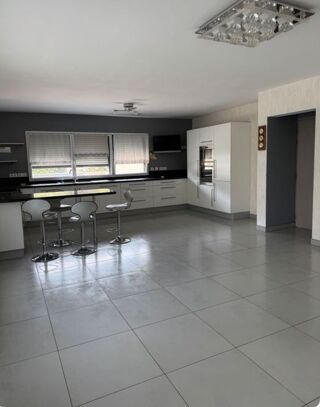  Appartement � louer 5 pi�ces 130 m�